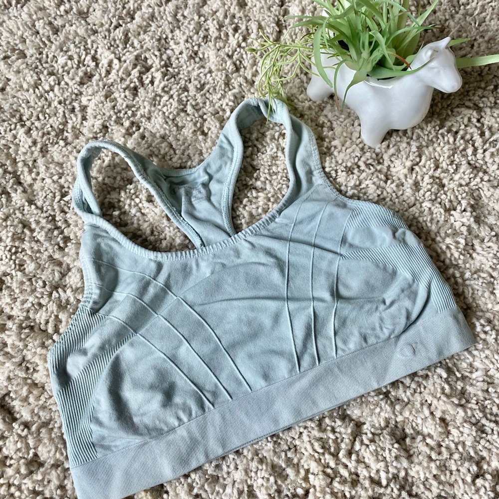 Champion simple workout small yoga running sports bra. 🤍